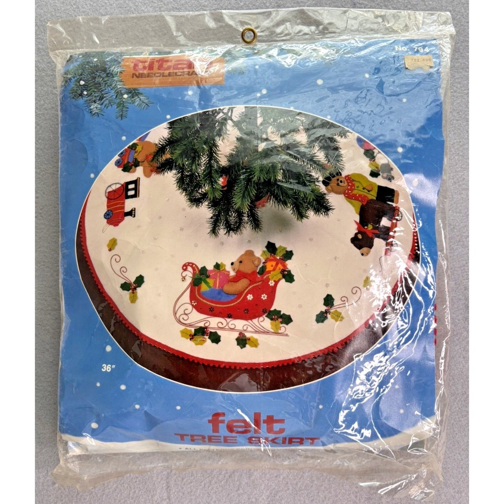 NOS Vintage Christmas Tree Skirt Kit Felt BEARS GOOSE Titan Needlecraft 36" 1987